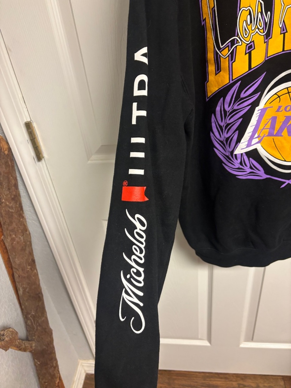 Mitchell & Ness Black Los Angeles Lakers Hoodie with Yellow & Purple Logo - Picture 4 of 8